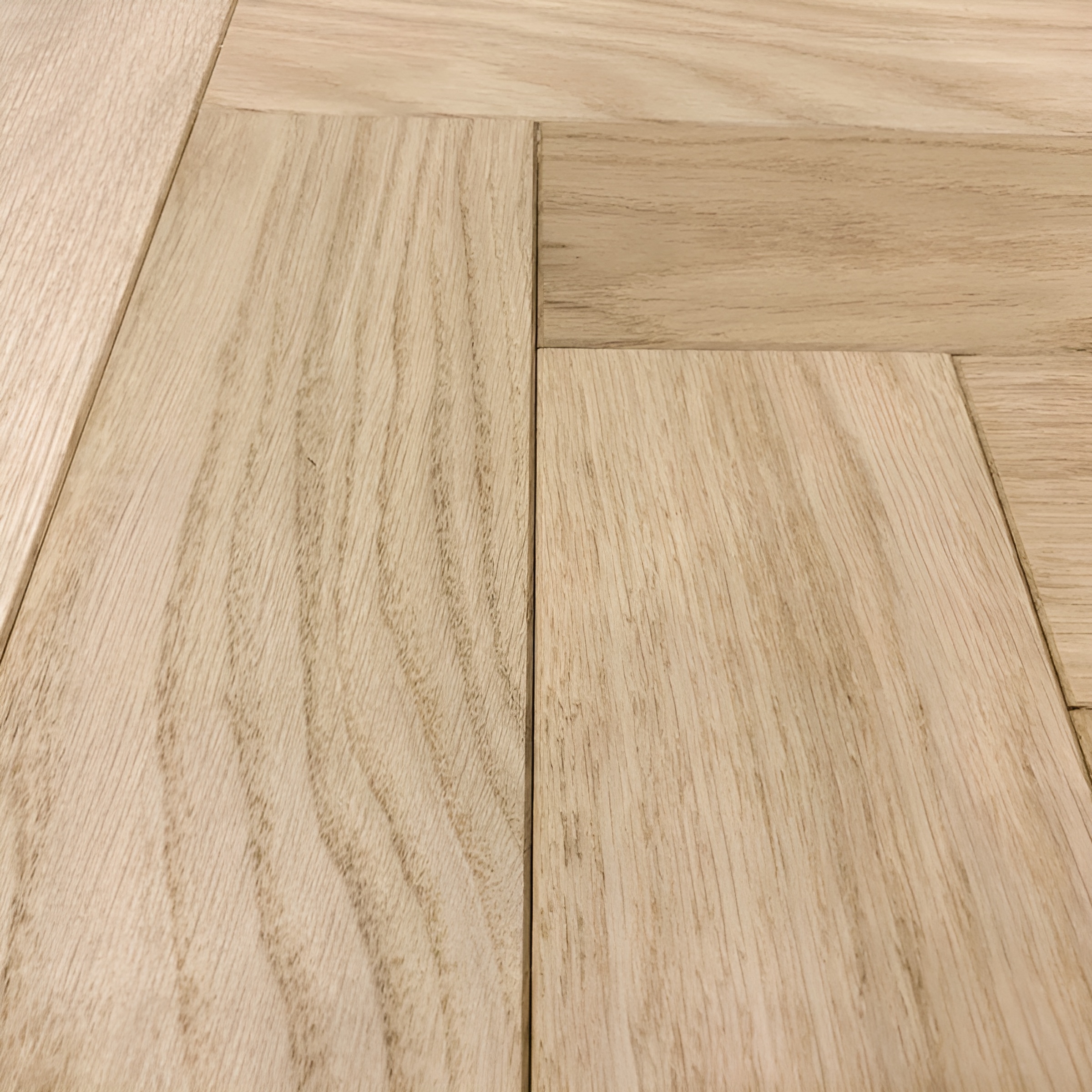 Parquet en chêne massif Bâton Rompu Verni incolore PREMIER CHOIX