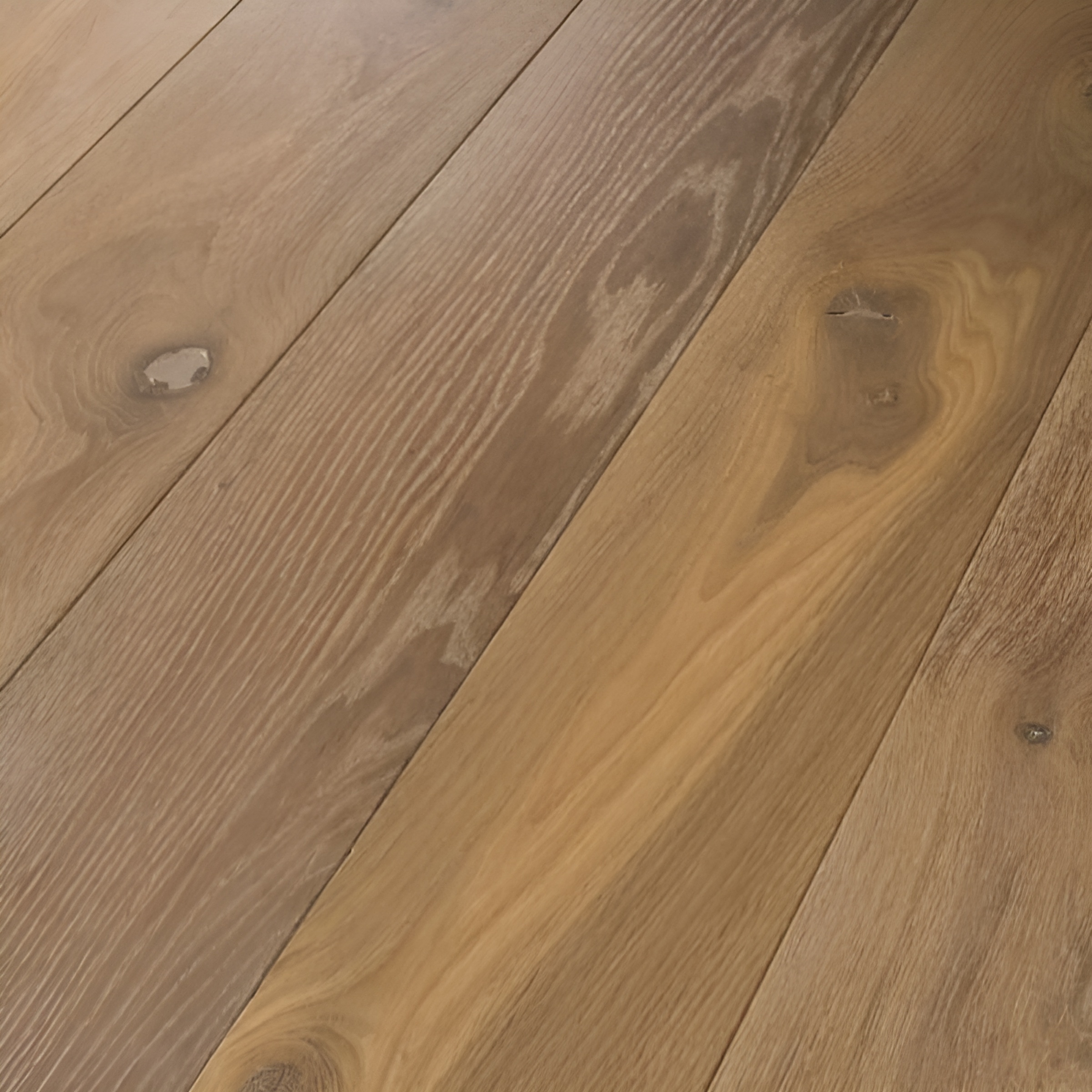 Parquet en chêne massif - 2 Ans d'âge Vieux de France 903