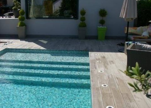 Du parquet pour votre piscine